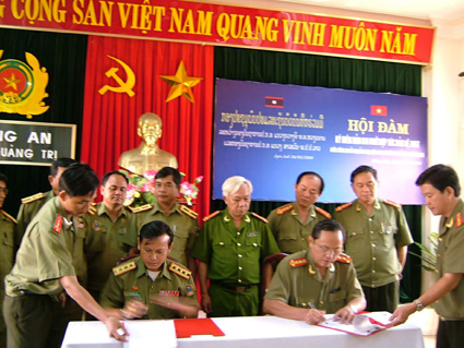 ການພົບປະເຈລະຈາ ວຽກງານຕ່າງປະເທດ ລະຫວ່າງແຂວງກວາງຈິ້ ແລະ ສອງແຂວງຂອງລາວ